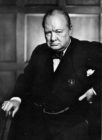 Churchill en su vejez: su mirada profunda, un porte, una seguridad; y una fisonomía que tiene una fuerza hercúlea. La vejez es madurez o decadencia
