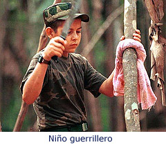 Las FARC raptan niños para hacerlos guerrilleros