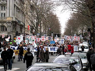 Marcha de jóvenes contra el aborto en París